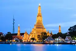 The eponymous Wat Arun and its prang.