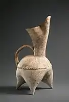 Tripod pitcher