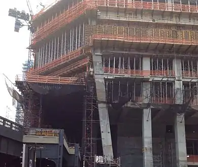 June 2014; close-up of 10 Hudson Yards columns on eastern facade