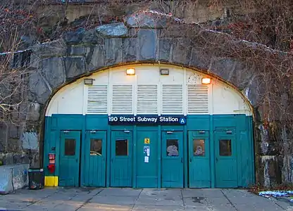 Entrance to the 190th Street station on Bennett Avenue