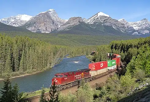 Saddle Mountain (centre) seen from Morant's Curve