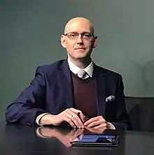 Meltzer at a signing for The Escape Artist at Barnes & Noble in Union Square, Manhattan