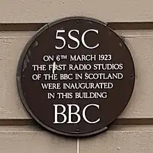 A commemorative plaque on a building on Bath Street, Glasgow with the text "5SC One 6th March 1923 The First Radio Studios of the BBC in Scotland were inaugurated in this building BBC"