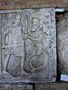 Tropaeum Traiani depicting a falx/romphaia in battle