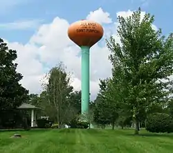 Pumpkin-shaped water tower in Allardt