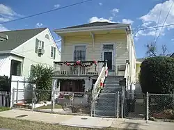 "Raised shotgun" style house, 19th century residential architecture in the neighborhood