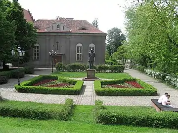 The statue at its initial location