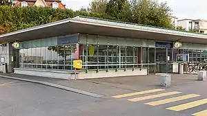 Square one-story flat-roofed building with glass walls