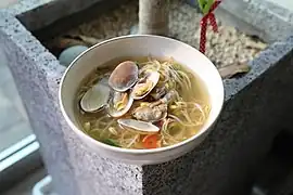 Bajirak-kongnamul-guk (clam and soybean sprout soup)