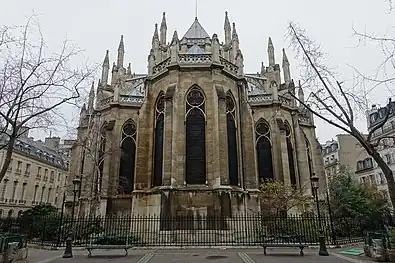 The pinnacles and buttresses of the apse are decorative, since the church has an iron frame