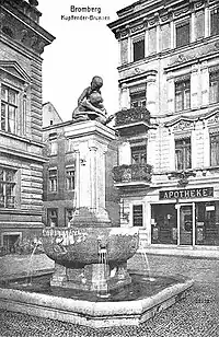 1914 picture of the fountain at its initial location