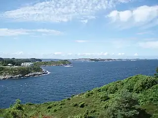 Bekkjarviksundet, between Selbjørn and Huftarøy.