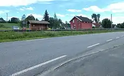 Bodung stop on Kongsvingerbanen with county road 175 in the foreground