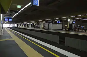 Outbound view from Box Hill platform 4 facing towards platforms 1–3