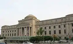 Brooklyn Museum (1913), Brooklyn, New York City: pedimental sculpture and cornice figures