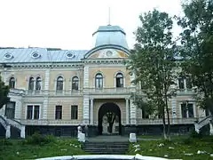 Palace of the Grodle Barons, Skole