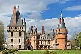 Château de Maintenon in the town center