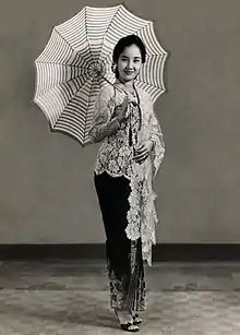 Indonesian movie star Chitra Dewi in kebaya (c. 1960)