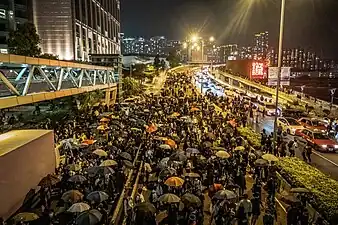 Other protesters heading to PolyU to "rescue" trapped protesters