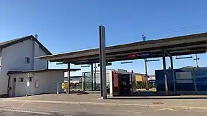 Canopy-covered platform