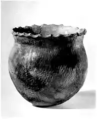 Pottery vessel with scalloped rim