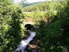 Eiteråa passing beneath a bridge at E6