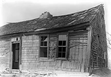 Fayerweather shop in 1940, before its restoration