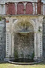 Villa Toeplitz, Fountain with ivy