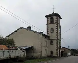 The town hall and chapel in Frénois