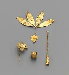 Minoan jewellery, 2300–2100 BC, gold, Metropolitan Museum of Art, New York