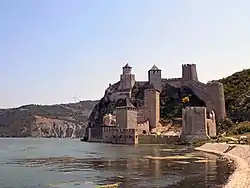 Partially ruined but resoted mediaeval castle on the bank of a large river, situated atop a hill.