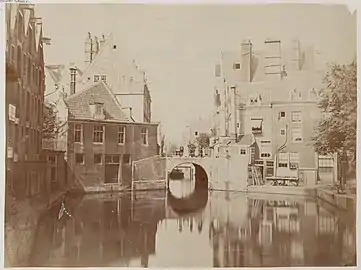 The Grimnessesluis, seen towards the Rokin. Photo: Amsterdam City Archives; around 1860.