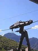 The lowest cable is used for pulling. The middle cable supports the weight of gondola.