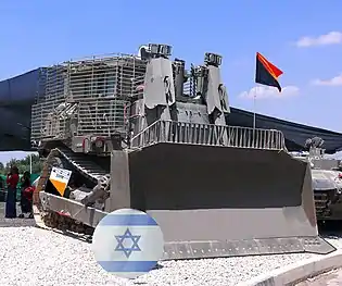 IDF D9R (4th generation armor) on display at the Ground Command (Army) Yom Ha'atzmaut exhibition, 2008 (front-right view)