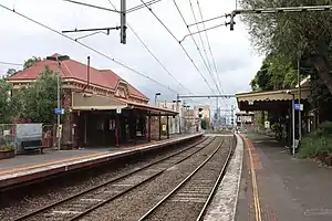 Southbound view from Kensington platform 2 facing towards platform 1