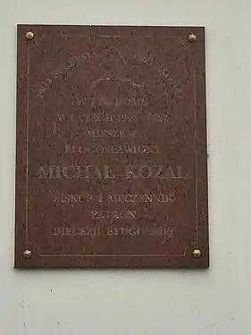 Plaque detail