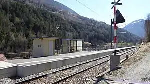 Side platform with shelter next to single railway track