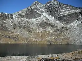 In late April 2007, the snow is minimal. In winter it is frozen solid. the double cone peaks of The Remarkables are in the background.