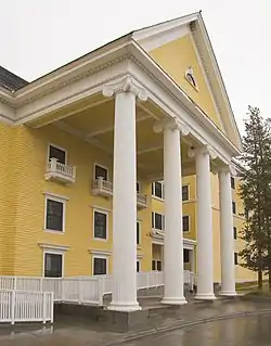 Lake Yellowstone Hotel portico