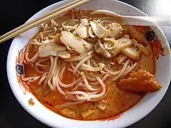 A typical bowl of Singaporean-style laksa