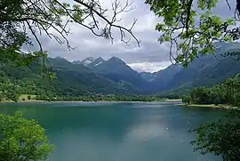 Lake Génos-Loudenvielle seen from the north, with Loudenvielle across the lake