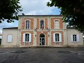 The town hall in Salaunes