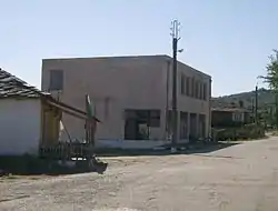 Roadside houses in Meden Buk