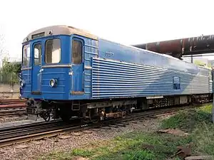 L battery-electric locomotive