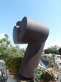 Sculptor Richard Stankiewicz created "Miracle in the Scrap Heap," which his now displayed at the Ilana Goor Museum in Jaffa, Israel. He was a member of the Hansa Gallery.