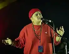 Mo'Ju performing