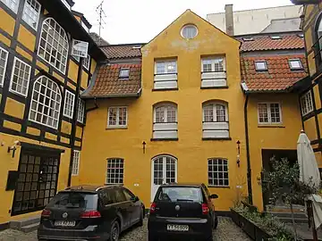 Building in the second courtyard.