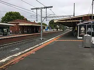 Southbound view from Oakleigh platform 1 facing towards platform 2