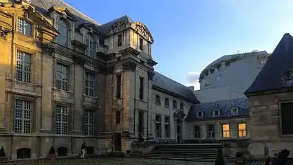 The new U-shaped wing on the right, with the 16th century original facade on the left