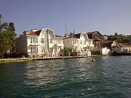 A group of seaside residences in Paşabahçe